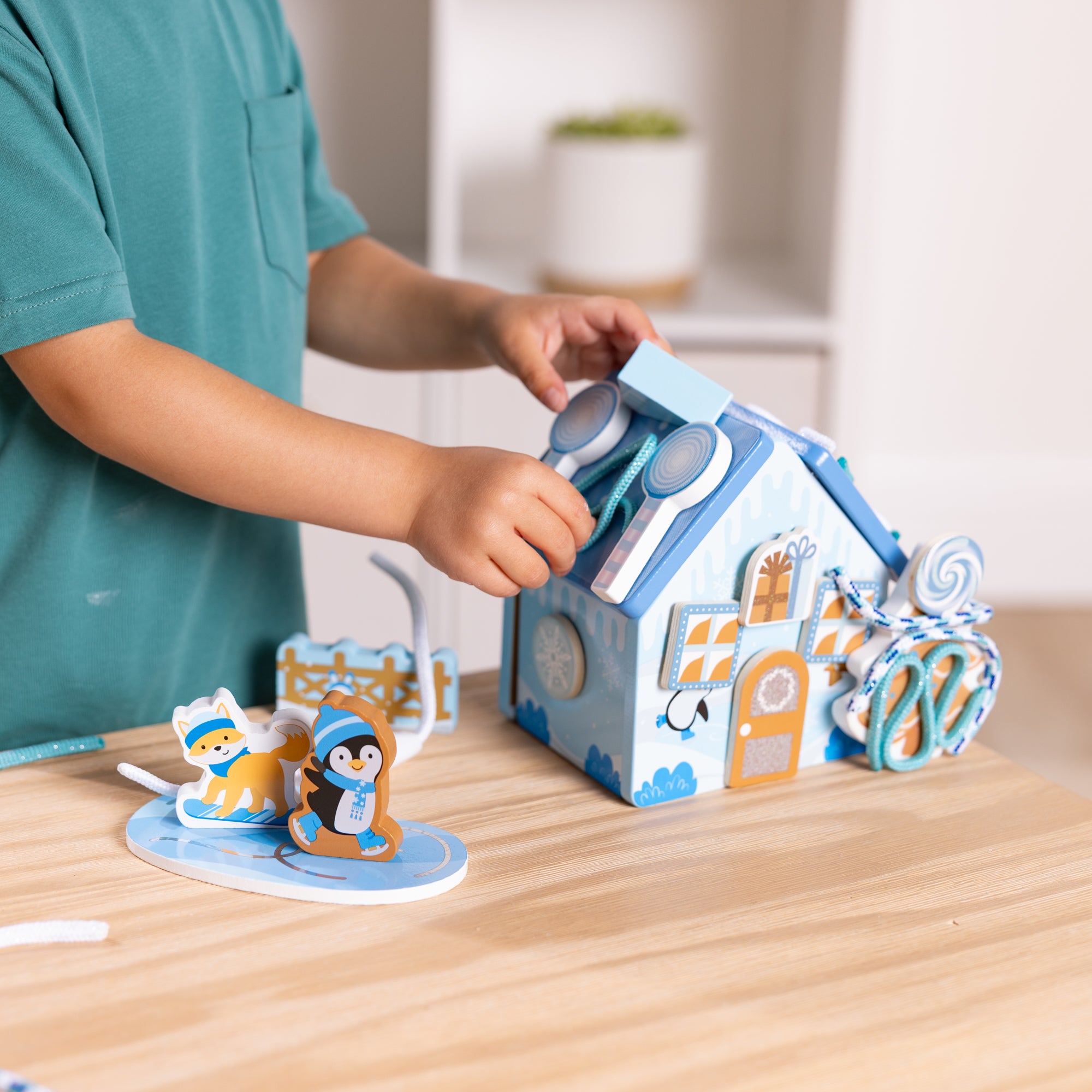 Melissa & Doug Wooden Gingerbread House Play Set ?C Winter Frost - Image 7