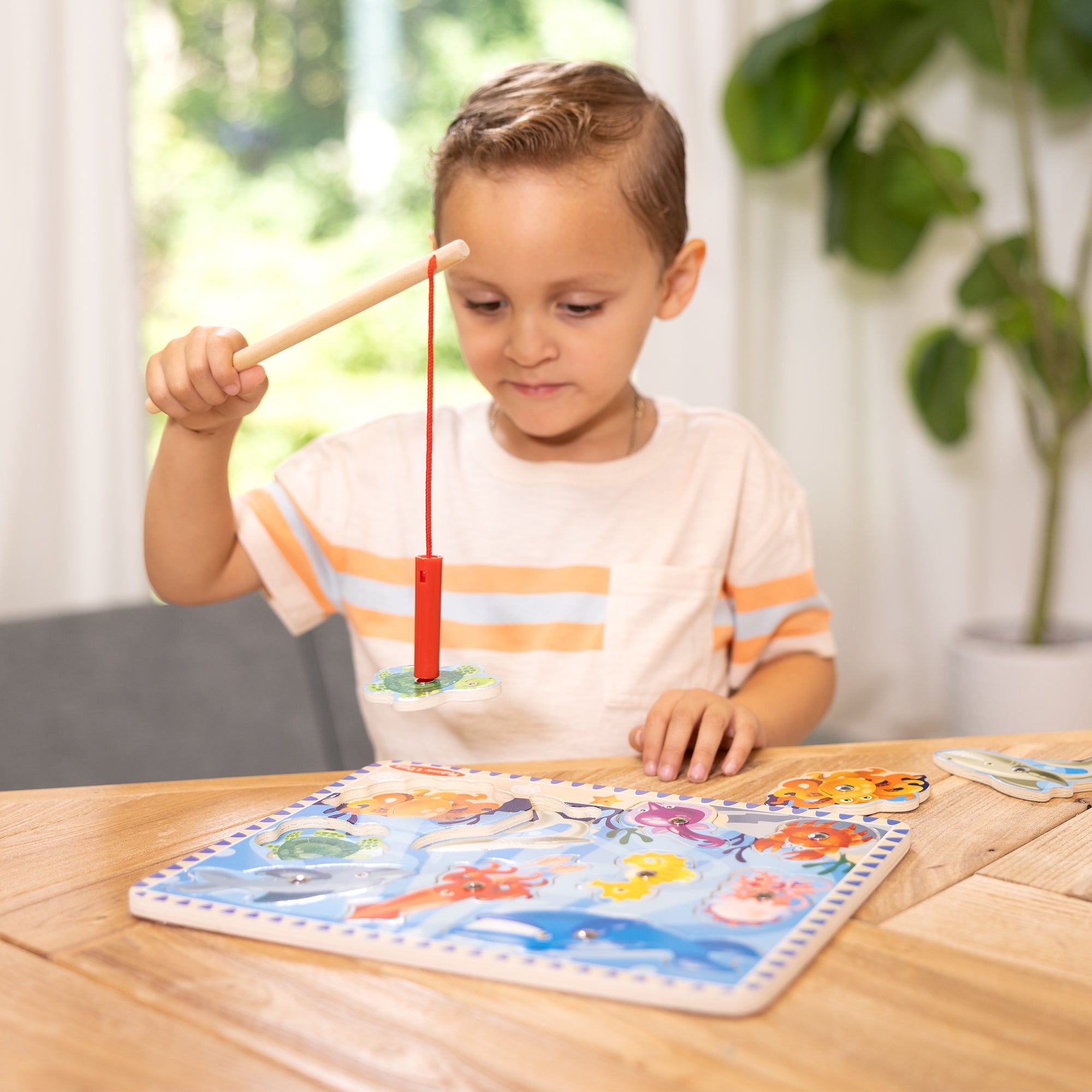 Melissa & Doug Fishing Magnetic Puzzle Game - 10 Pieces - Image 8