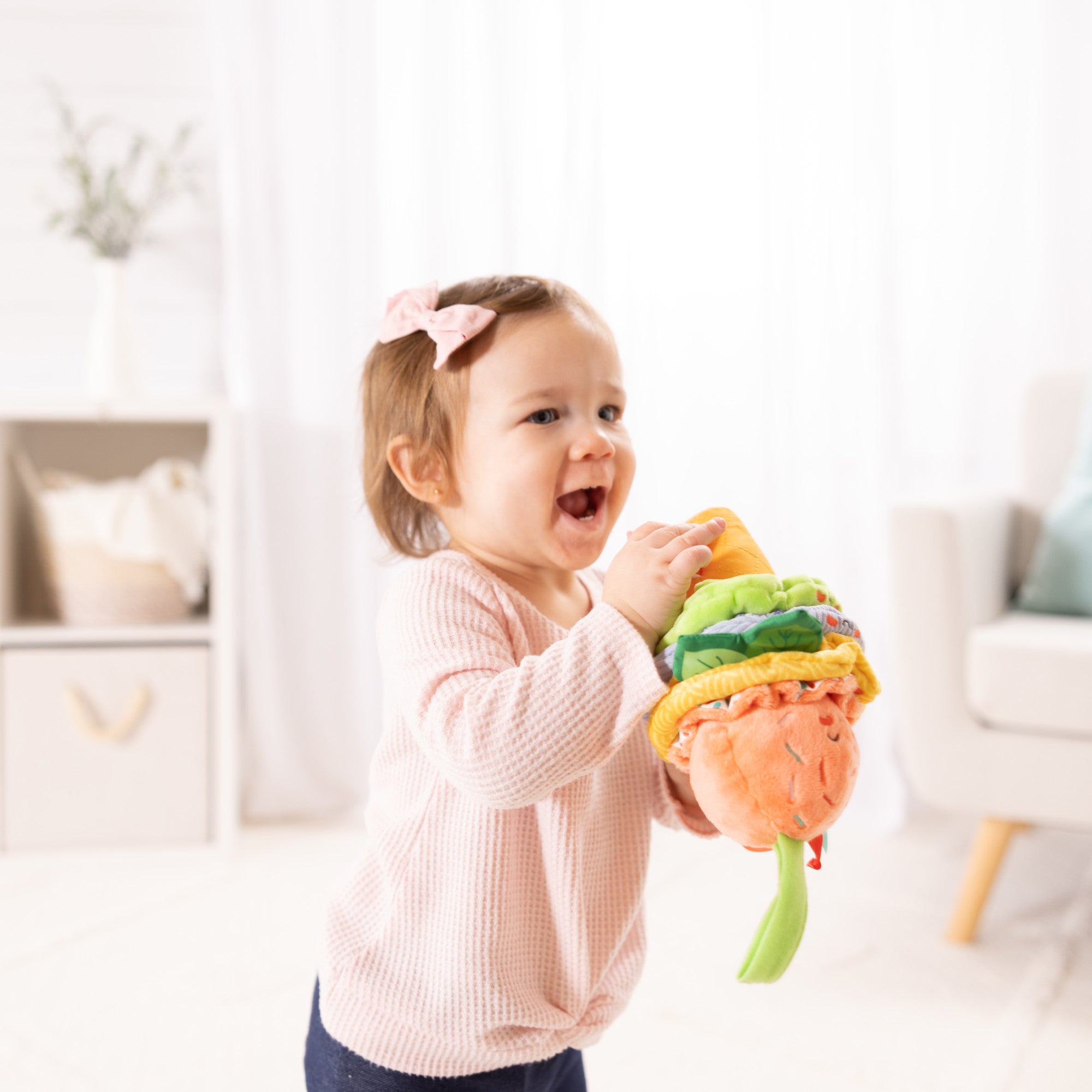 Melissa & Doug Ice Cream Take-Along Toy - Image 4
