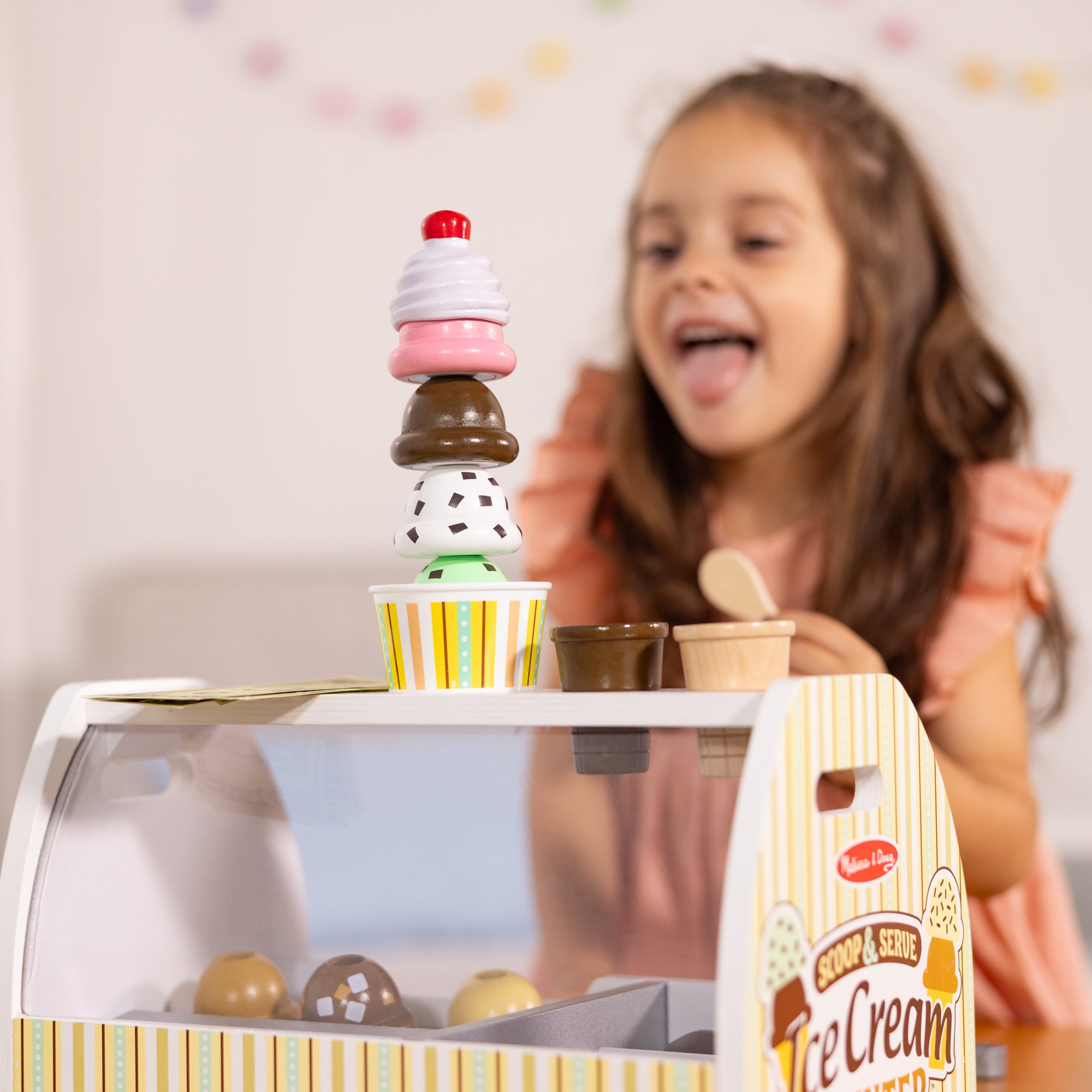 Melissa & Doug Scoop & Serve Ice Cream Counter - Image 7