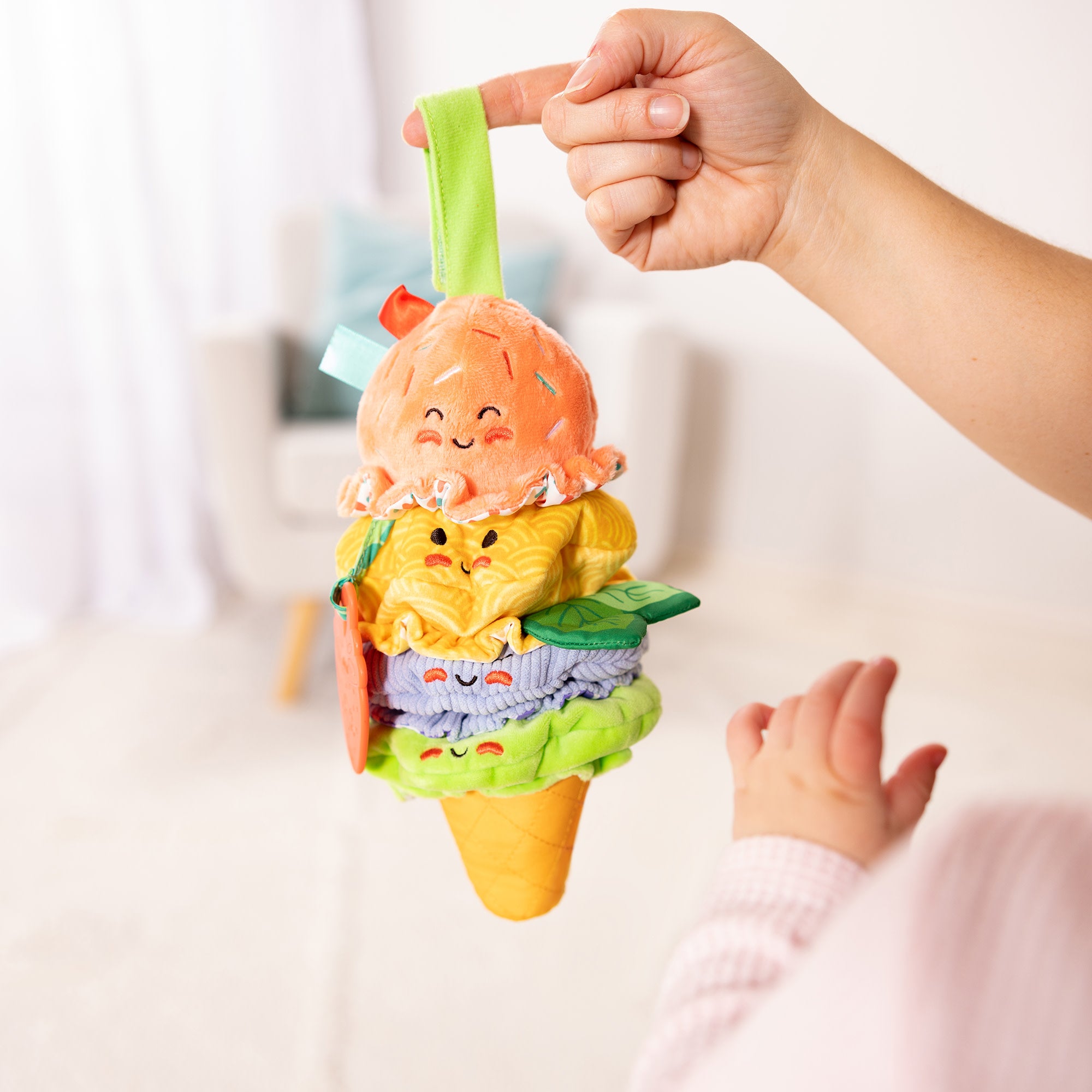 Melissa & Doug Ice Cream Take-Along Toy - Image 5
