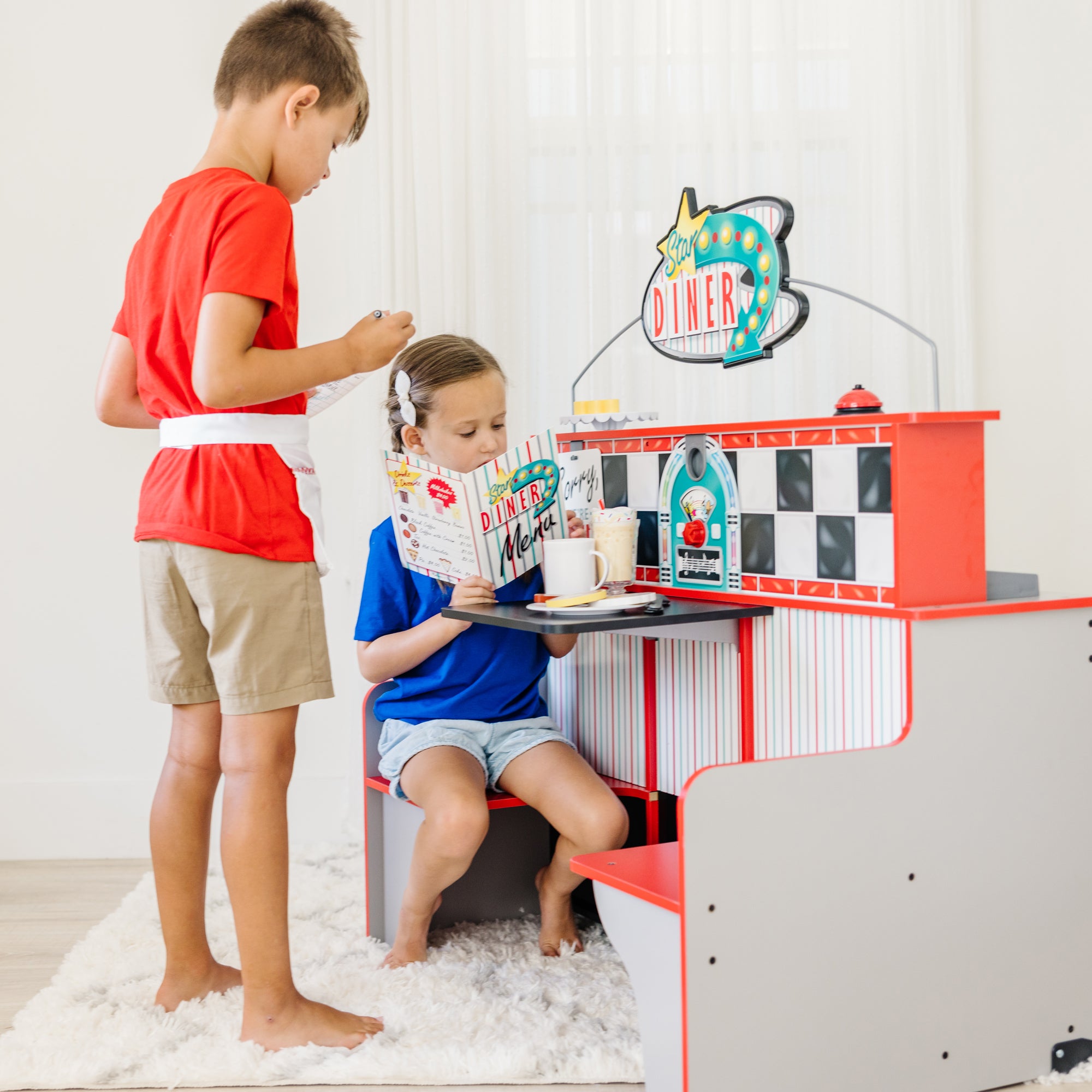 Melissa & Doug Wooden Star Diner Restaurant - Image 10
