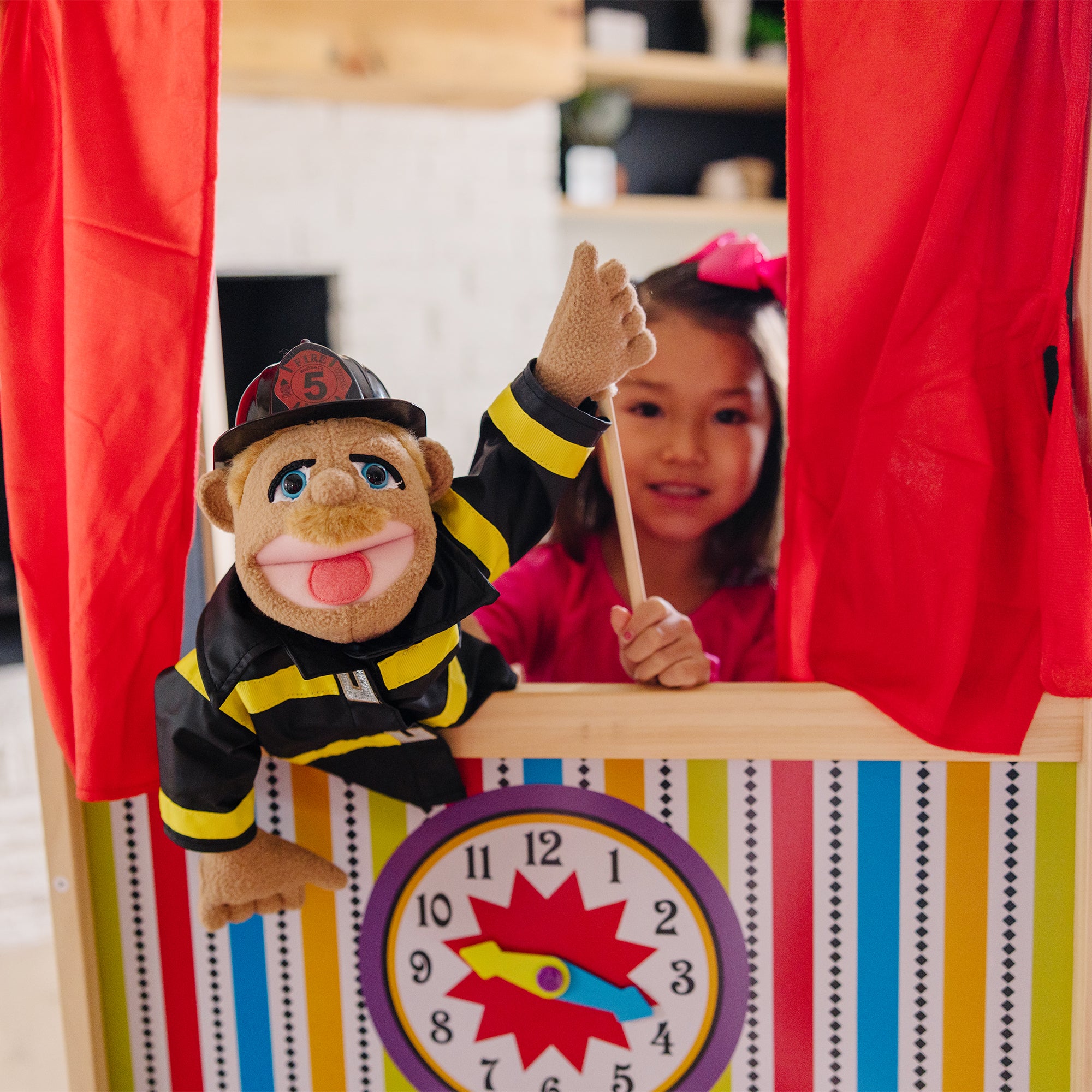 Melissa & Doug Wooden Deluxe Puppet Theater - Image 10