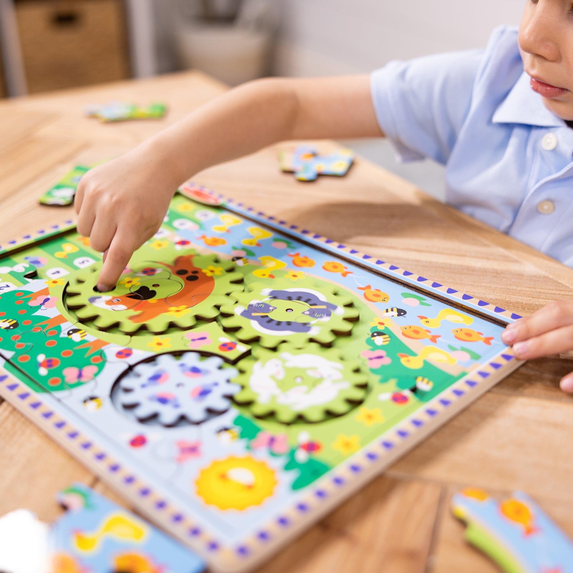 Melissa & Doug Animal Chase I-Spy Wooden Gear Puzzle - Image 7