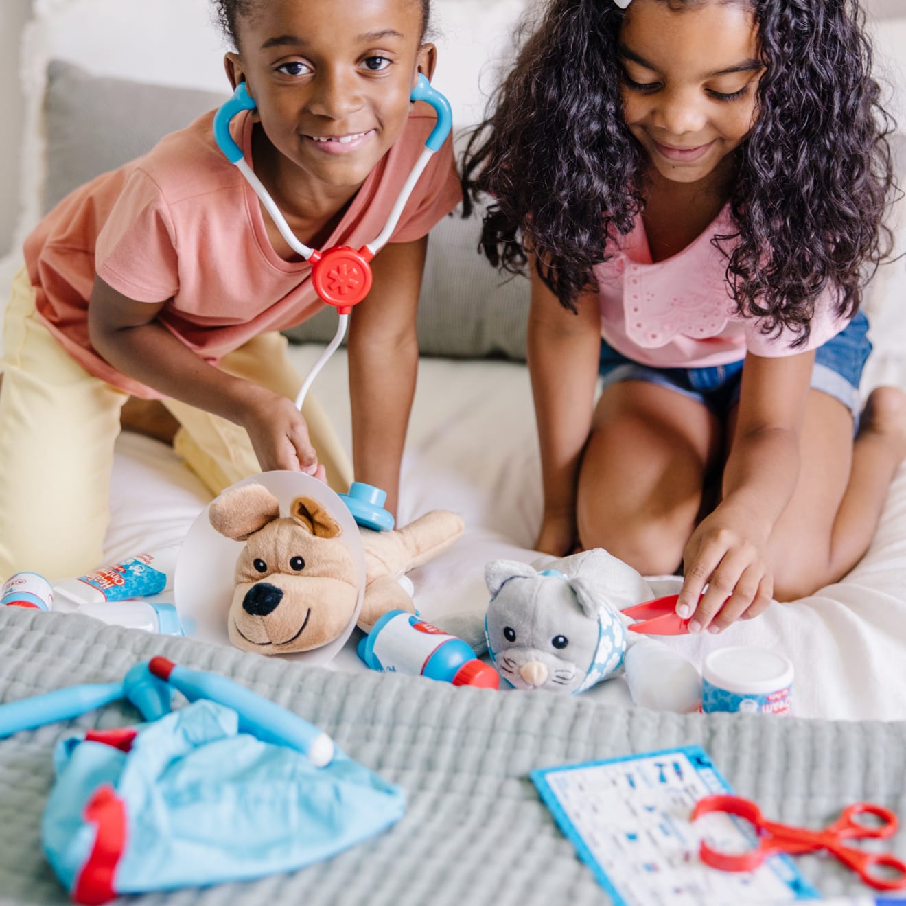 Melissa & Doug Examine & Treat Pet Vet Play Set - Image 2