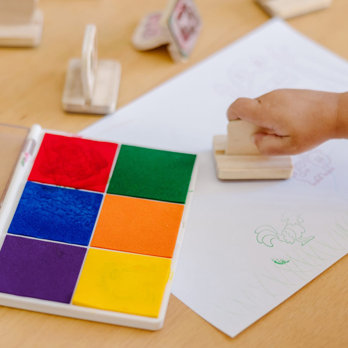 Melissa & Doug Rainbow Stamp Pad - Image 5