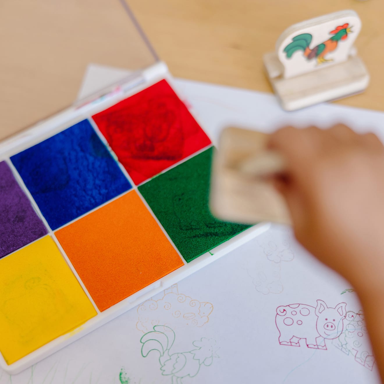 Melissa & Doug Rainbow Stamp Pad - Image 6