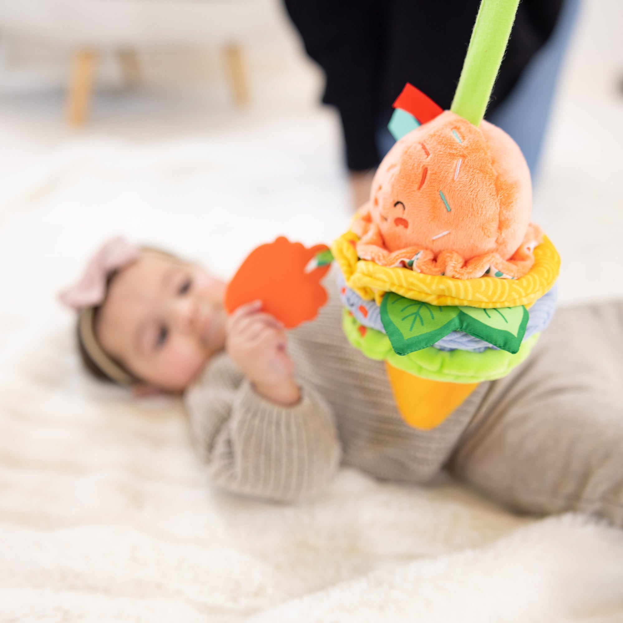 Melissa & Doug Ice Cream Take-Along Toy - Image 6