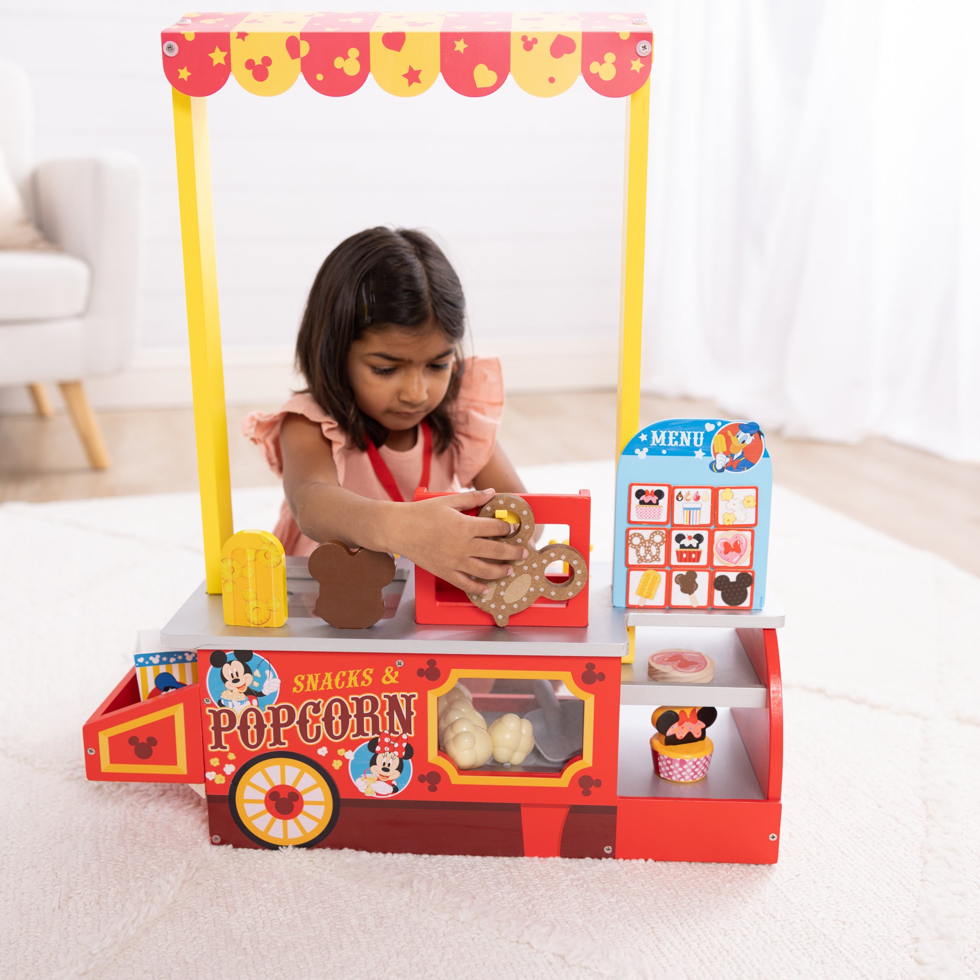 Melissa & Doug Disney Snacks & Popcorn Wooden Food Counter - Image 8