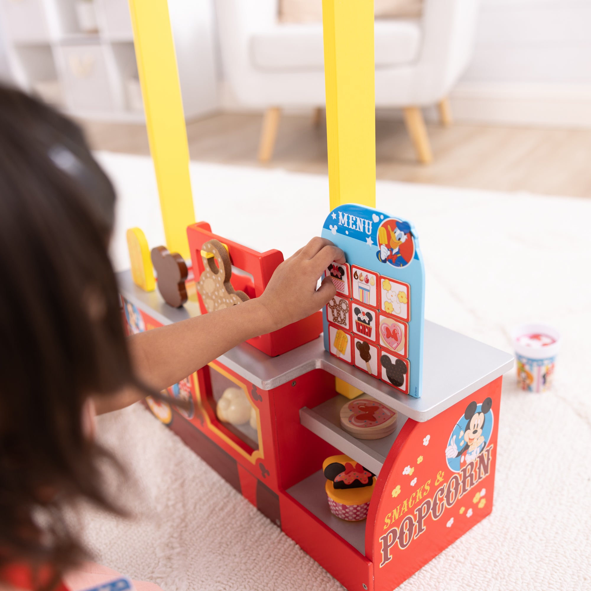 Melissa & Doug Disney Snacks & Popcorn Wooden Food Counter - Image 6