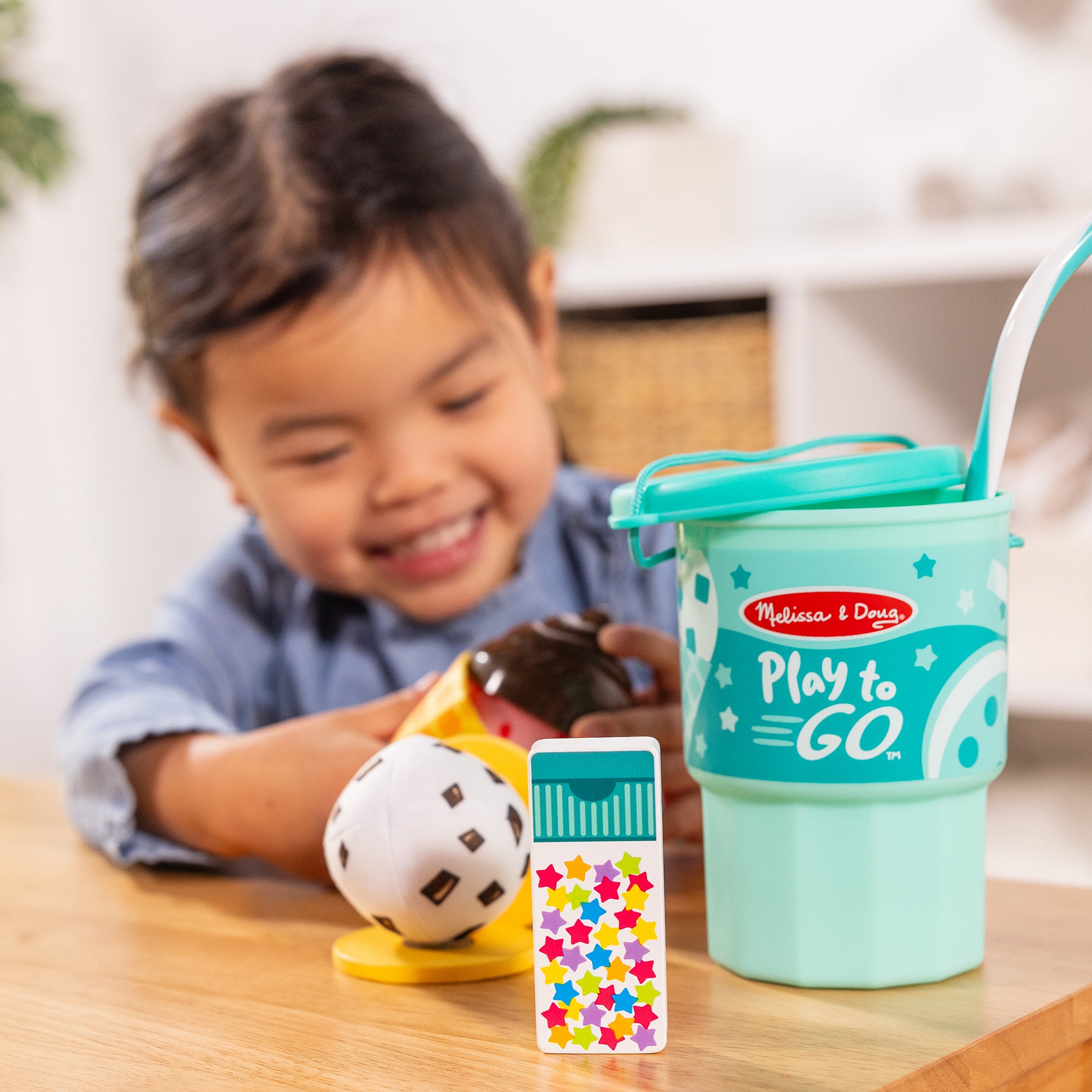 Melissa & Doug Play to Go Ice Cream Play Set - Image 2